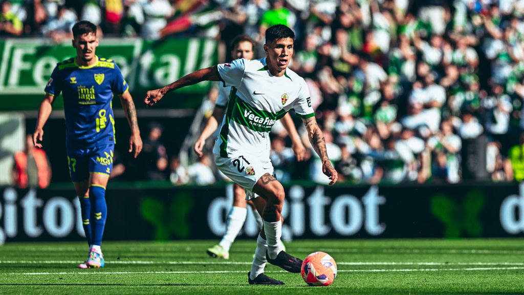 Elche se impone al Málaga y queda a un paso del ascenso