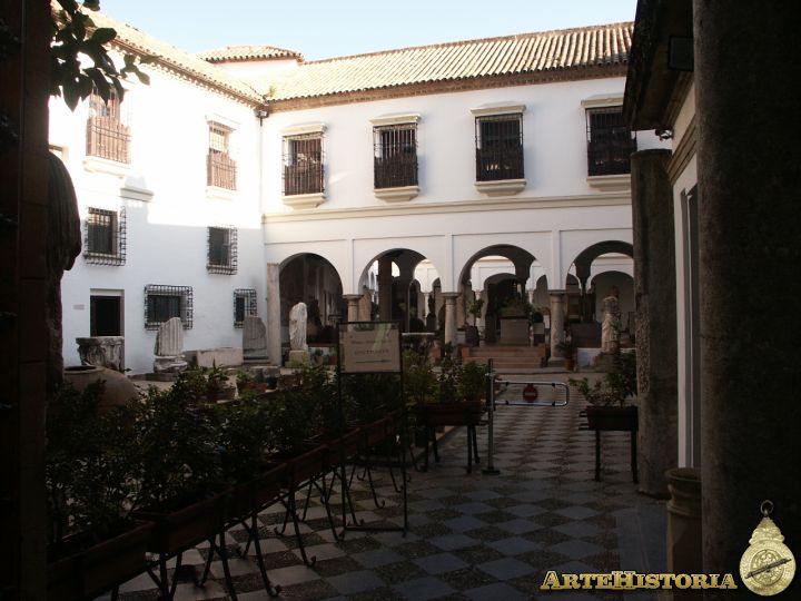 Un patio con historia y fósiles en Córdoba: museo arqueológico privado