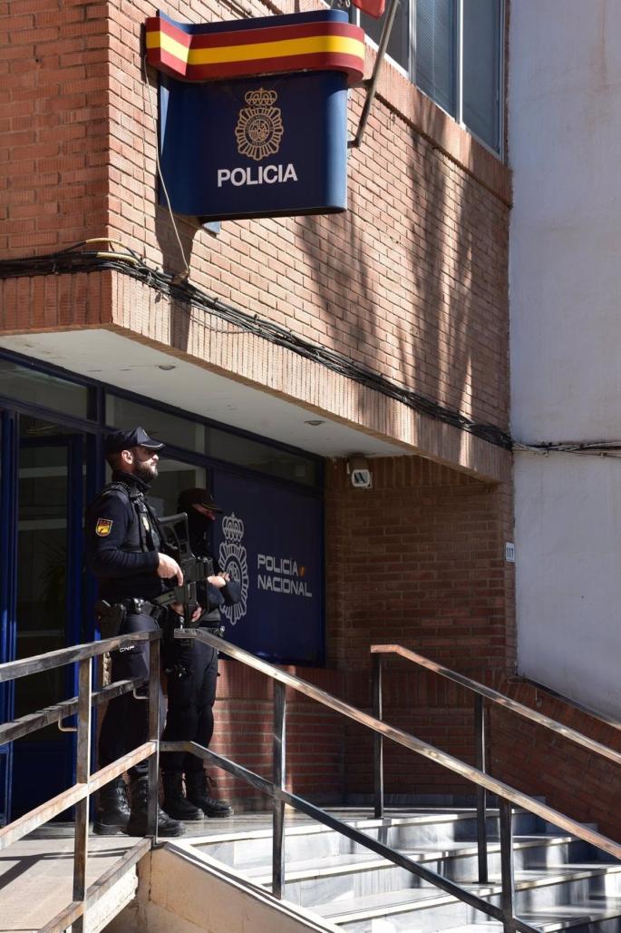 Policía fuera de servicio detiene ladrones tras frustrar robo en Roquetas