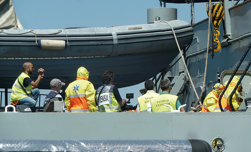 Sanidad Exterior y la Armada simulan una emergencia por ébola a bordo de un buque en aguas españolas