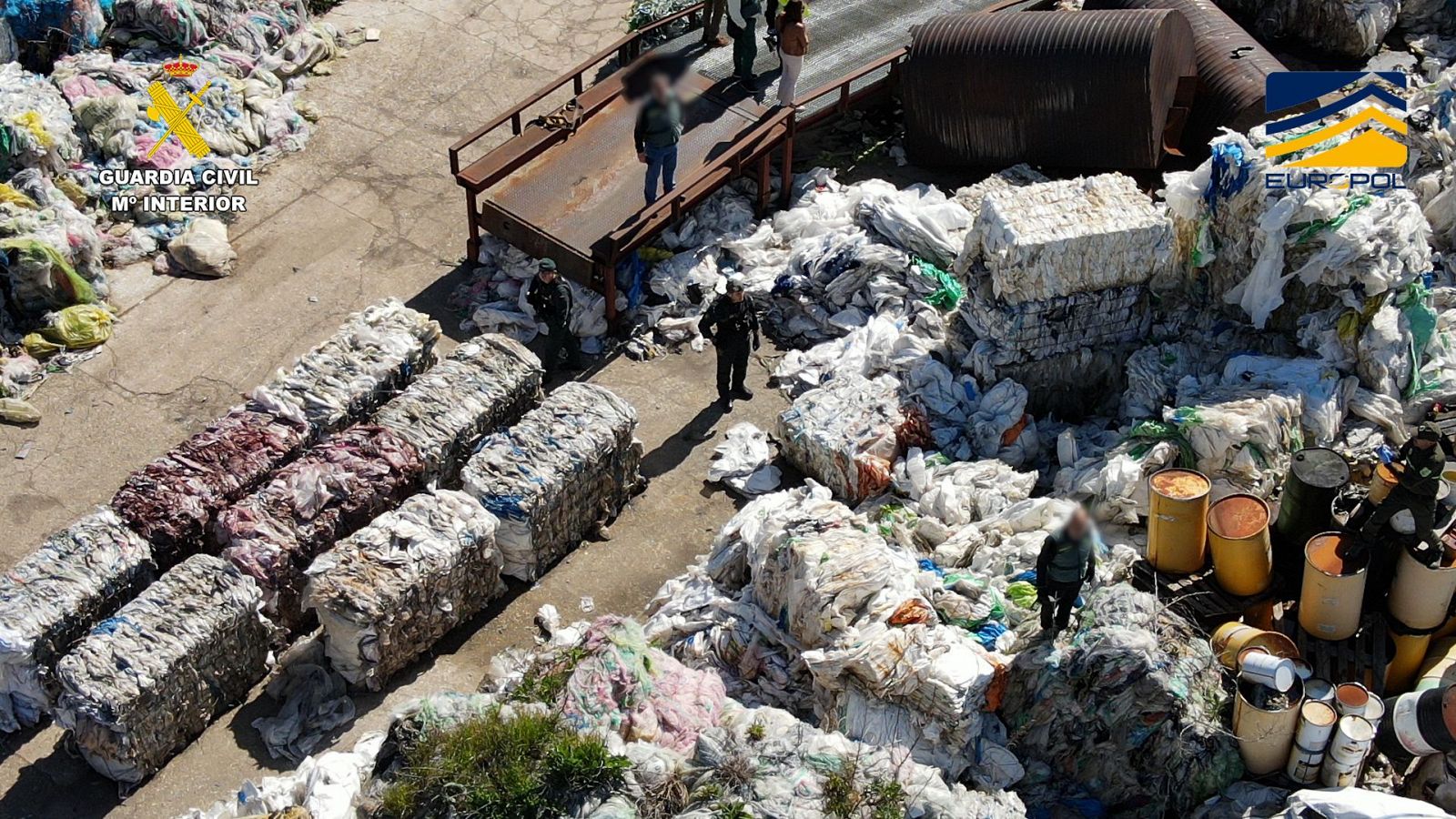 La Guardia Civil desarticula una organización que traficaba con 41.000 toneladas de residuos plásticos