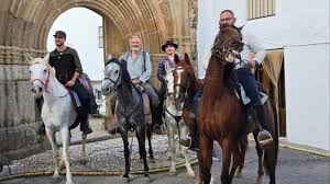 Tres jinetes andaluces a caballo recorren once países hasta Arabia Saudí