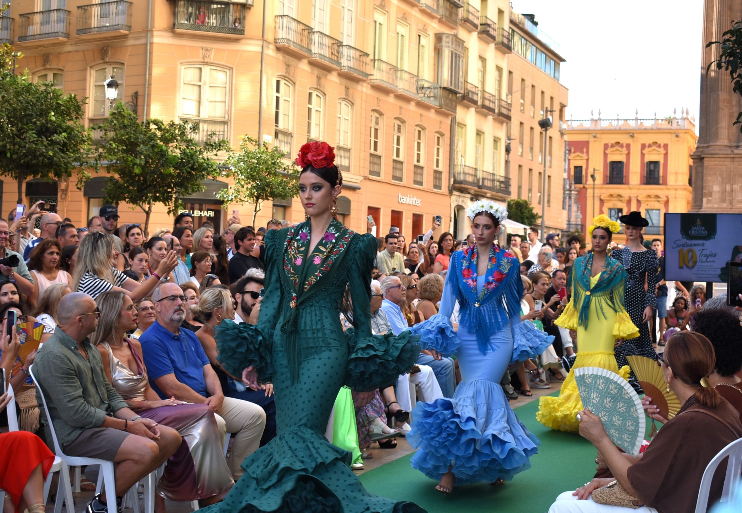 mas-de-450-malagueños-asisitieron-al-desfile-de-moda-flamenca-2025-1