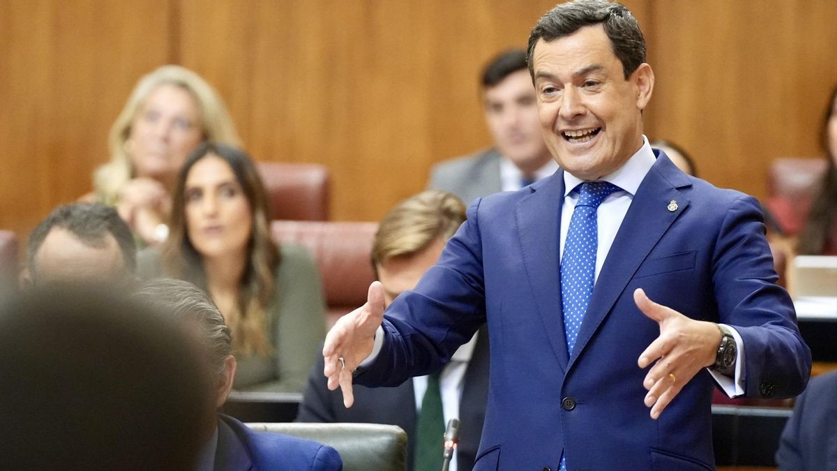 Moreno critica la estrategia del PSOE-A para "dinamitar" el Parlamento: "Se les va a hacer largo hasta las elecciones"