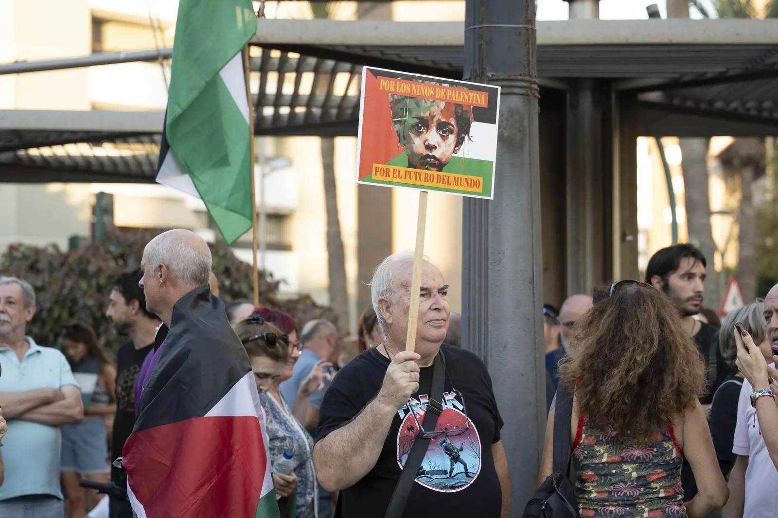 e325b0cb-f2a6-4277-af35-87fee0d79a7a_source-aspect-ratio_1600w_0