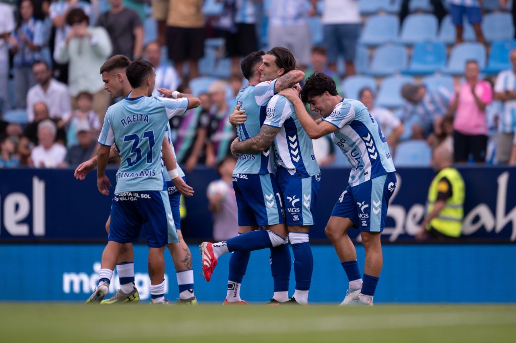 Los jugadores del Málaga celebran uno de sus goles en el triunfo 4-1 contra el Andorra.