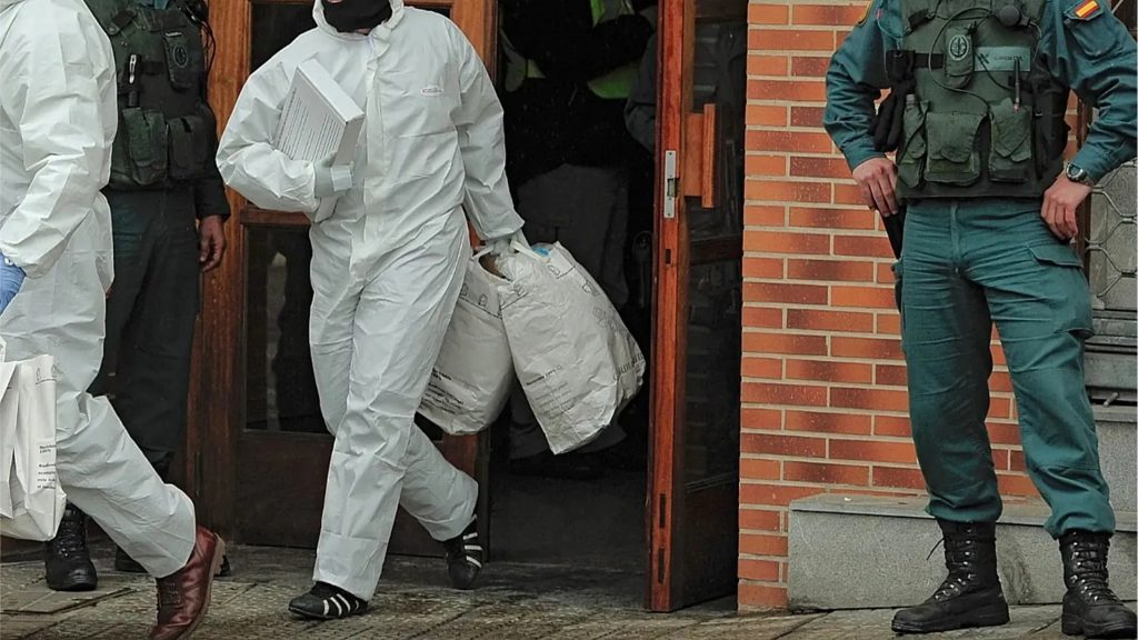 Agentes tras tomar pruebas toxicológicas