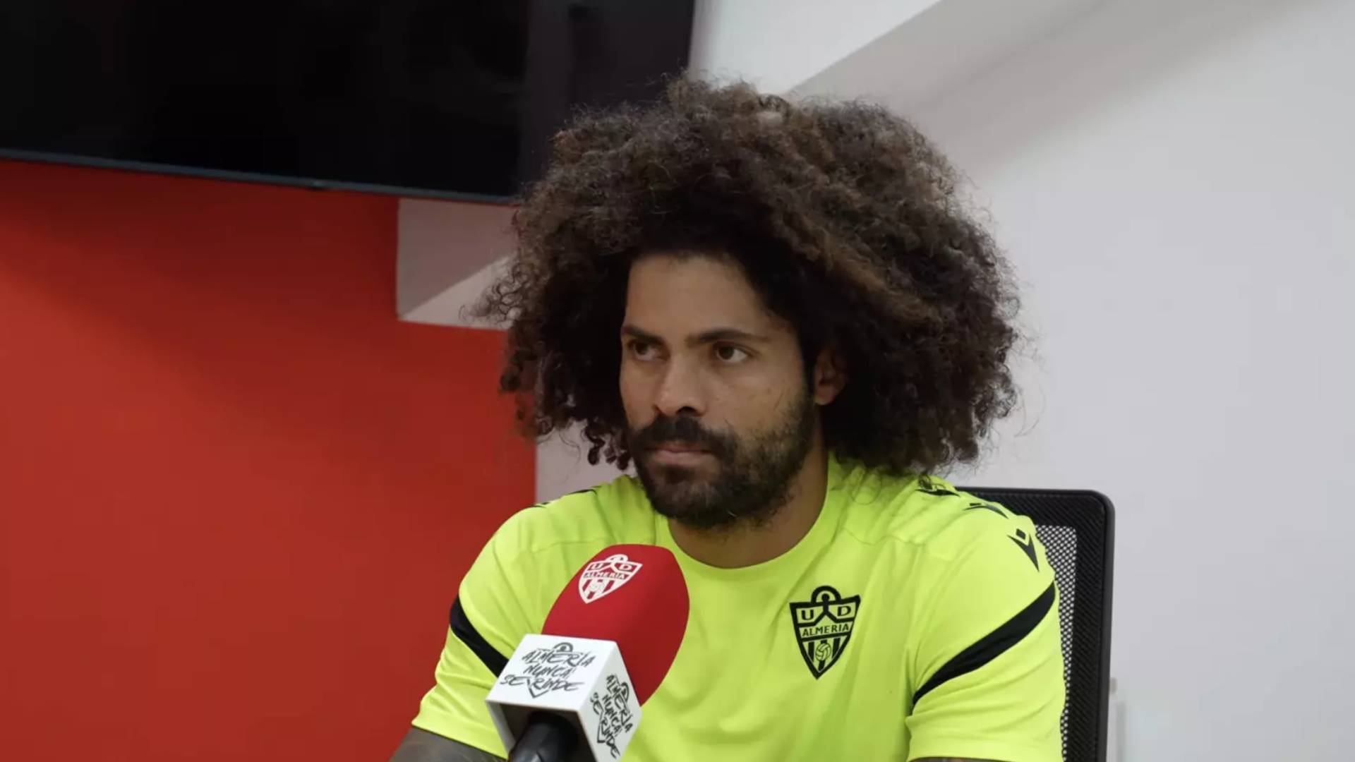 Aridane (UD Almería) en la radio oficial del club pidiendo disculpas públicas tras su detención.