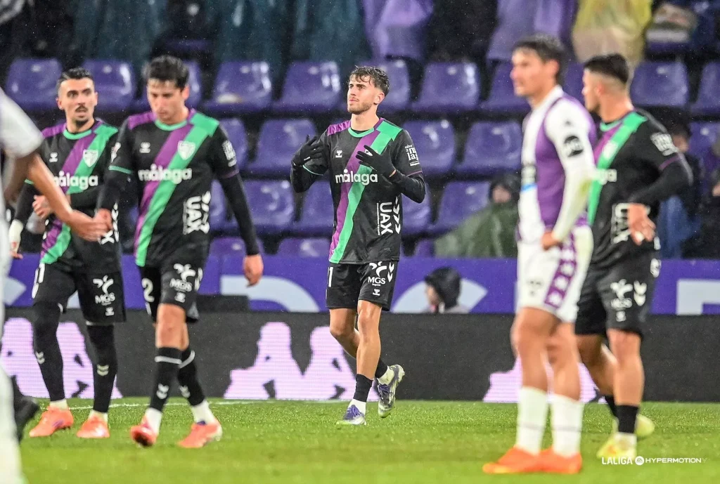 Adrián Niño celebra el gol que supone el 1-1 ante el Real Valladolid en la jornada 16 de la Liga Hypermotion.
