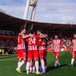 Los futbolistas del Almería se abrazan celebrando uno de los goles anotados en la primera mitad ante el Ceuta en su partido de Liga Hypermotion.