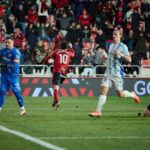 Carlos Fernández (Mirándés) celebra el tanto de penalti que le daba la victoria a su equipo ante el Málaga en el último encuentro de la jornada de la Liga Hypermotion