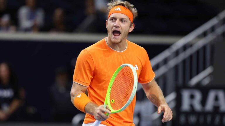 Alejandro Davidovich celebra con rabia un punto en su duelo ante Zachary Svajda en el ATP 500 de Dallas