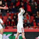 Akor Adams y Peque (Sevilla) se lamentan tras fallar una ocasión ante el Mallorca en el partido de Liga EA Sports
