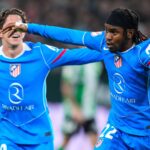 Ademola Lookman celebra junto a Giuliano el tercer tanto de la goleada del Atle´tico de Madrid sobre el Real Betis en los cuartos de final de la Copa del Rey