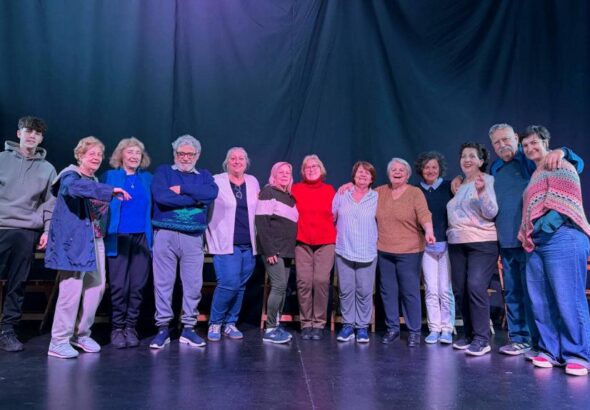 participantes-del-taller-de-teatro-de-almensilla-en-sevilla-1_4_1000x574