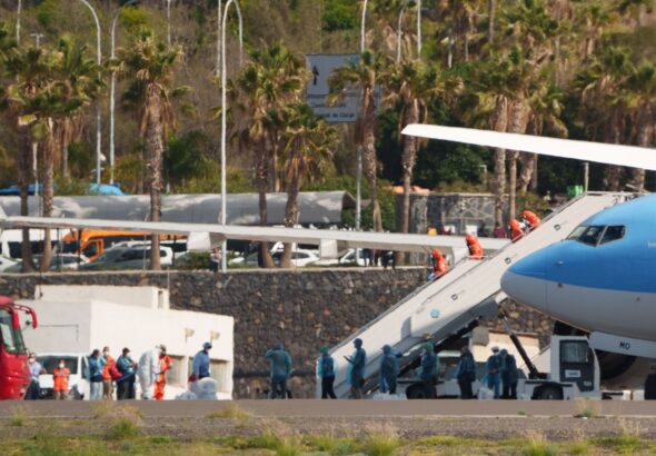 hantavirus-ultima-hora-del-brote-en-el-crucero-mv-hondius-los-espanoles-evacuados-en-el-avion-a-punt_da39-2